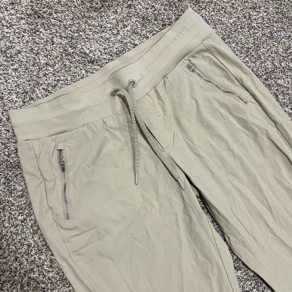 Women’s Athleta Trekkie North Jogger Size 16 Tan like new pre-owned